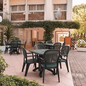 Hotel Admiral Pinarella Exterior photo