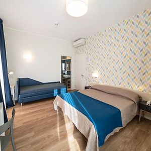 Hotel Kiss Riccione Exterior photo