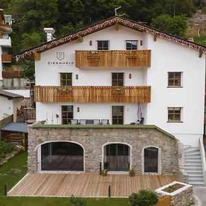 Bed and Breakfast Garni Ziernheld Malles Venosta Exterior photo