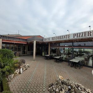 Hotel New Napoleonico Bondeno Exterior photo