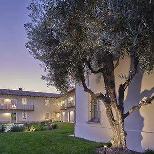 Tenuta Bussia - Wine Relais & Spa Monforte dʼAlba Exterior photo