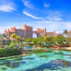 Hotel The Royal At Atlantis Creek Village Exterior photo