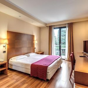 Luna Hotel Motel Lago Maggiore Arona Oleggio Castello Exterior photo
