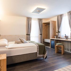 Albergo Centrale San Martino Di Castrozza Exterior photo