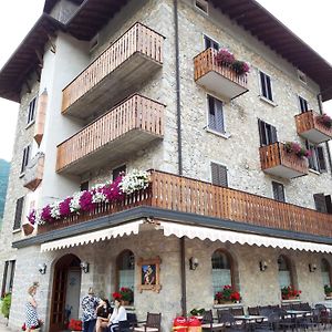 Hotel Carrara Serina  Exterior photo