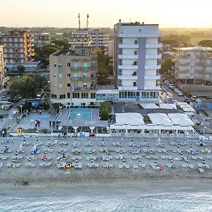Bikini Tropicana Family Hotel Lido Di Savio Exterior photo