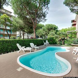 Hotel Kiss Cesenatico Exterior photo