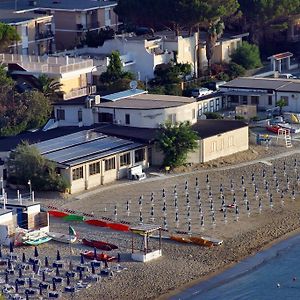 Hotel Il Gabbiano Stalettì Exterior photo