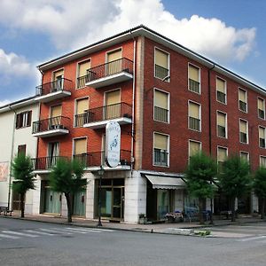 hotel ristorante vittoria Santhià Exterior photo