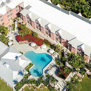 Comfort Suites Paradise Island Creek Village Exterior photo
