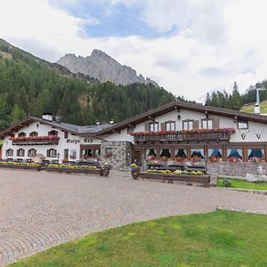 Hotel Malga Ces San Martino Di Castrozza Exterior photo