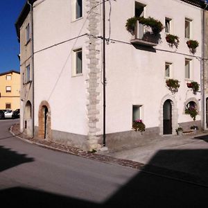 L'angolo fiorito Castelpetroso Exterior photo